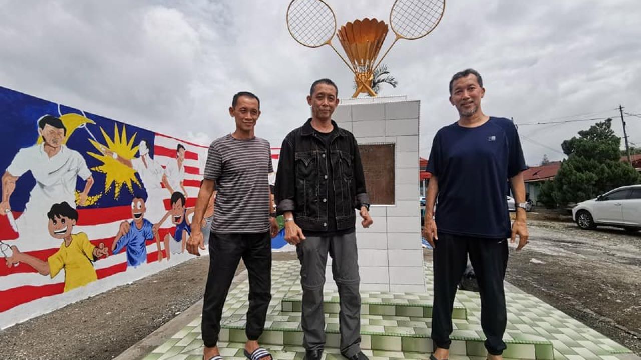 Tugu Badminton Anak-Anak Sidek